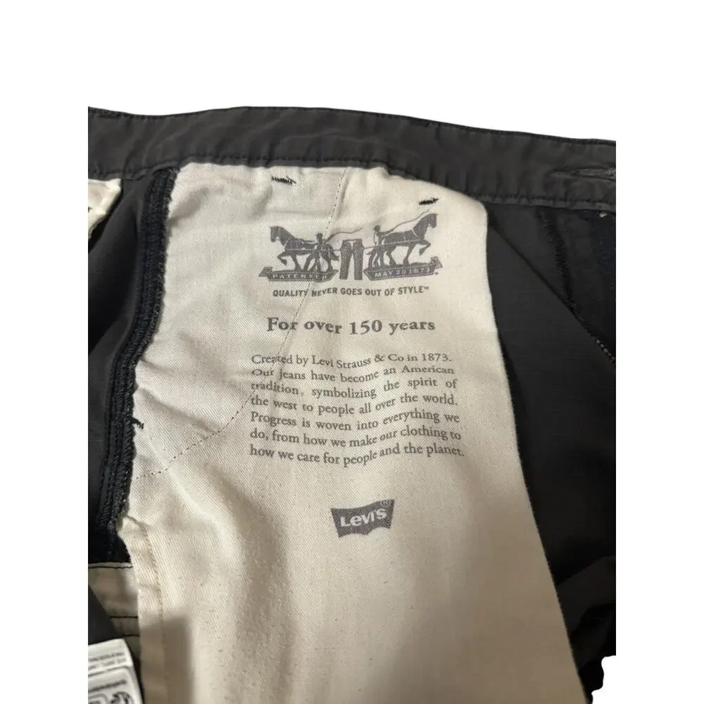 Levi’s Carrier Cargo Shorts Men’s Size 36 Gray Ripstop Cargo Shorts Preowned